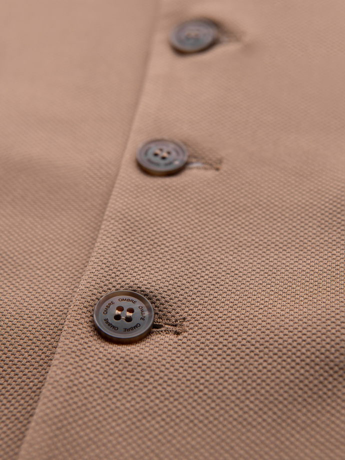 Přiléhavá elegantní pánská vesta s elastanem a klopami - hnědá V1 OM-BLZV-0145