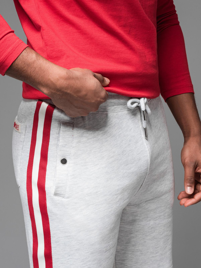 Pánske teplákové šortky s lemovaním a rebrovaným pásom - sivý melír V1 OM-SRSK-0156