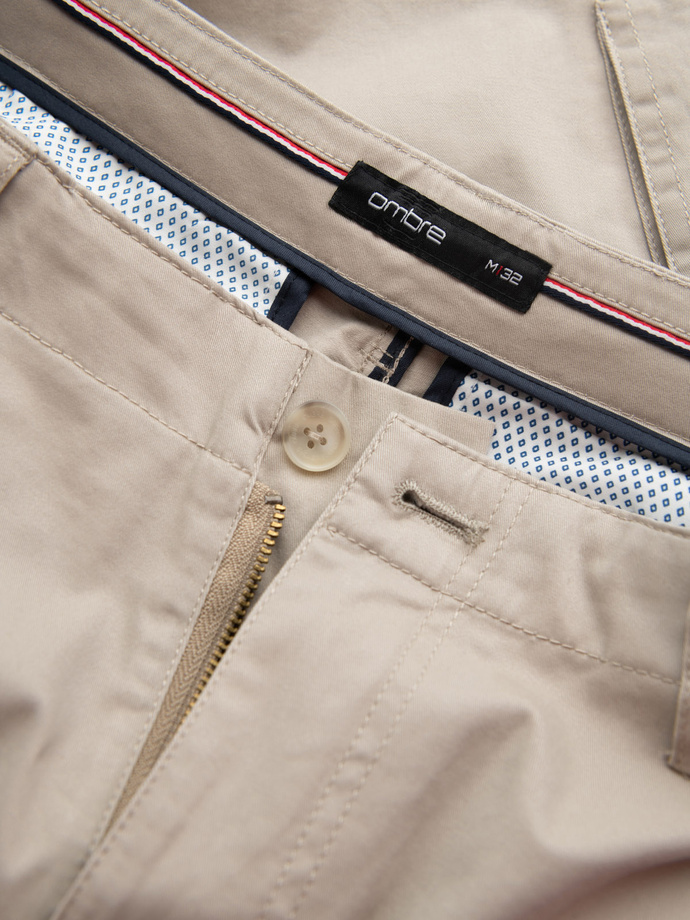 Pantaloni scurți unicolore pentru bărbați cu buzunare cargo - bej V3 OM-SRCG-0133