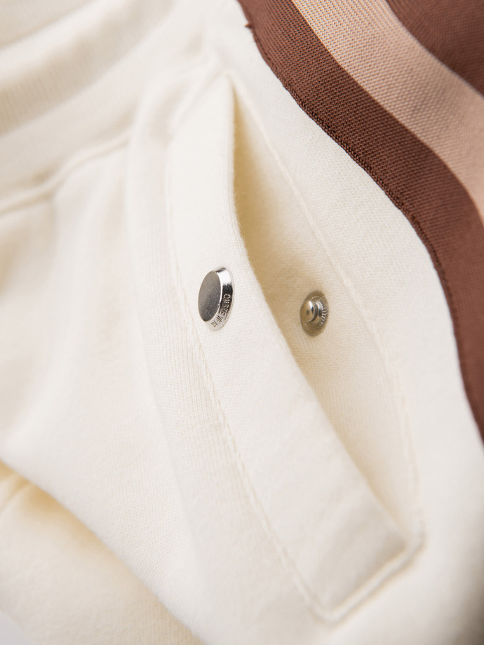 Kreminės vyriškos sportinės kelnės su apvadais ir briaunuotomis kelnių juostomis - kreminės V3 OM-PASK-0258