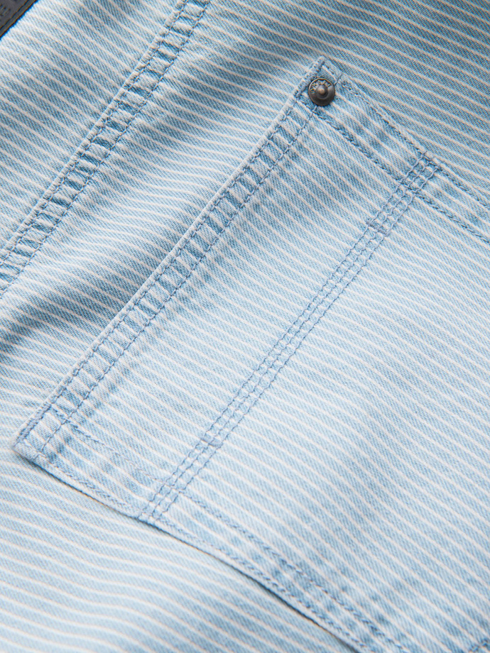 Pánské džínové šortky s jemným proužkem - světle modré V1 OM-SRDS-0129