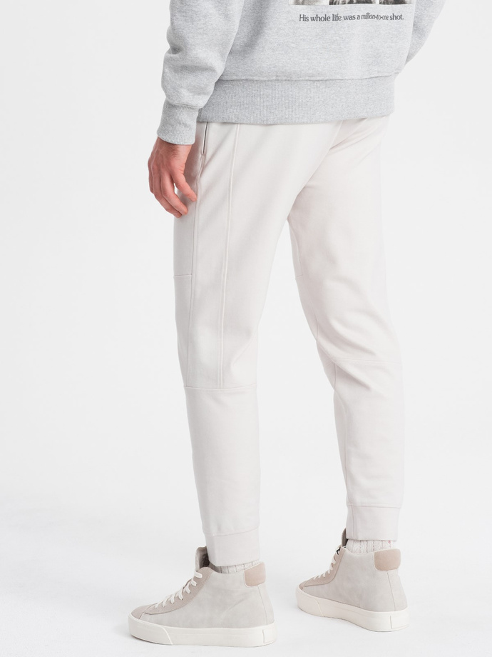 Pantaloni de trening cu talie elastică pentru bărbați cu cusături - alb V4 OM-PASK-0142