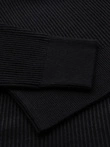 Vyriškas dryžuotas megztinis su sagomis ties kaklu - juodas V2 OM-SWSW-0182