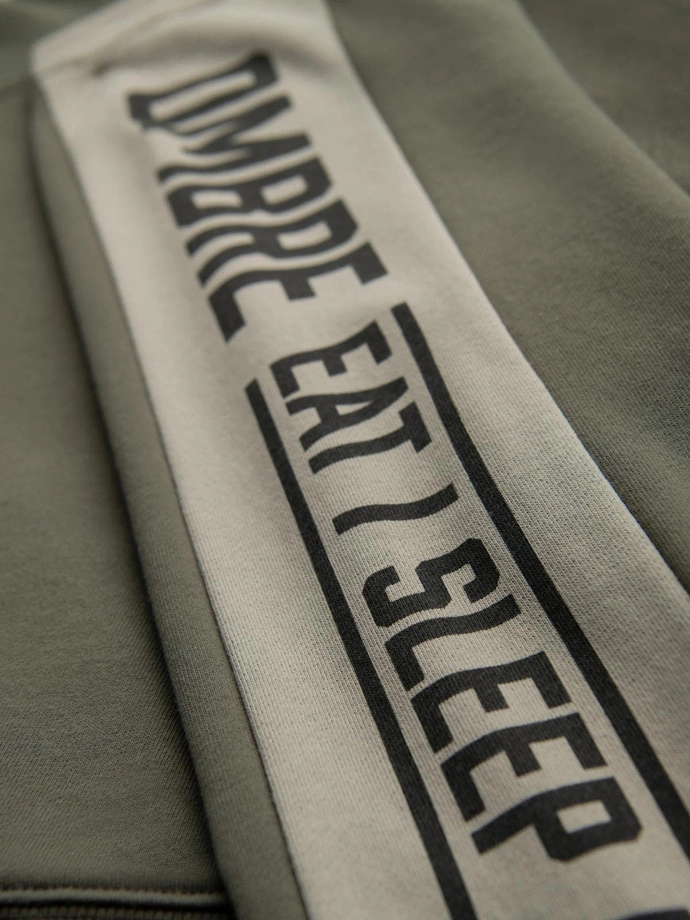 Men's sweatshirt with contrasting stripes and raglan sleeves - olive V1 OM-SSNZ-0200