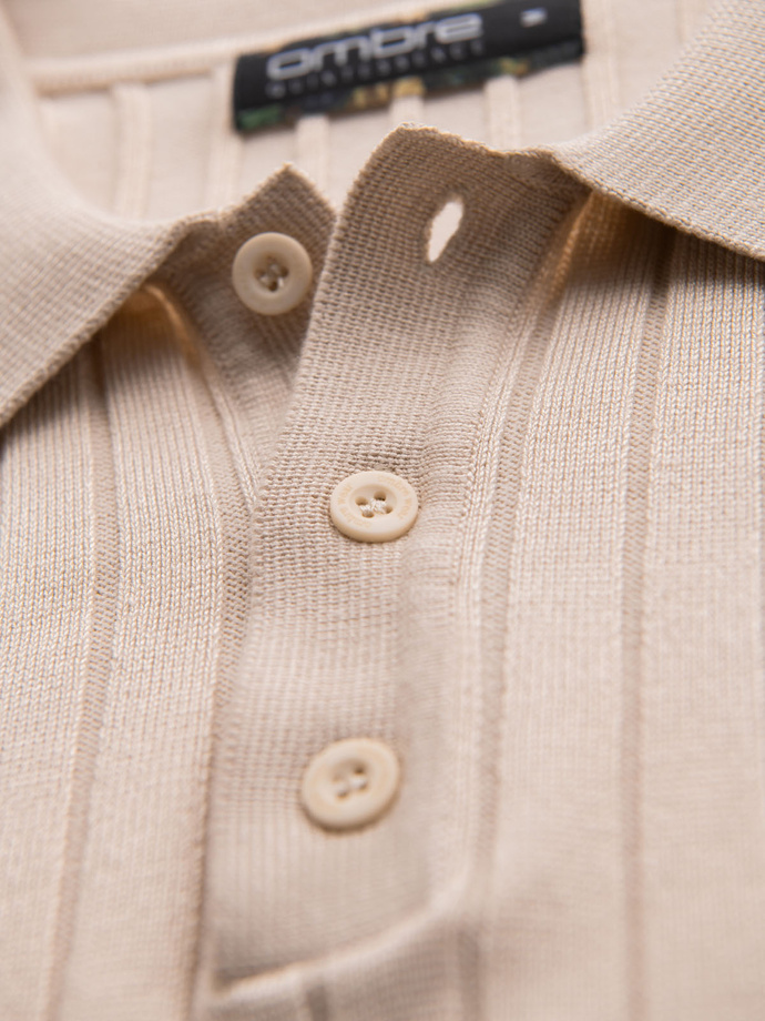 Vyriški SLIM FIT viskozės polo marškinėliai su vertikaliais dryžiais - smėlio spalvos V2 OM-POSS-0143