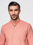 Cămașă bărbătească din in cu guler înalt și buzunar REGULAR FIT - piersică V1 OM-SHCS-0161