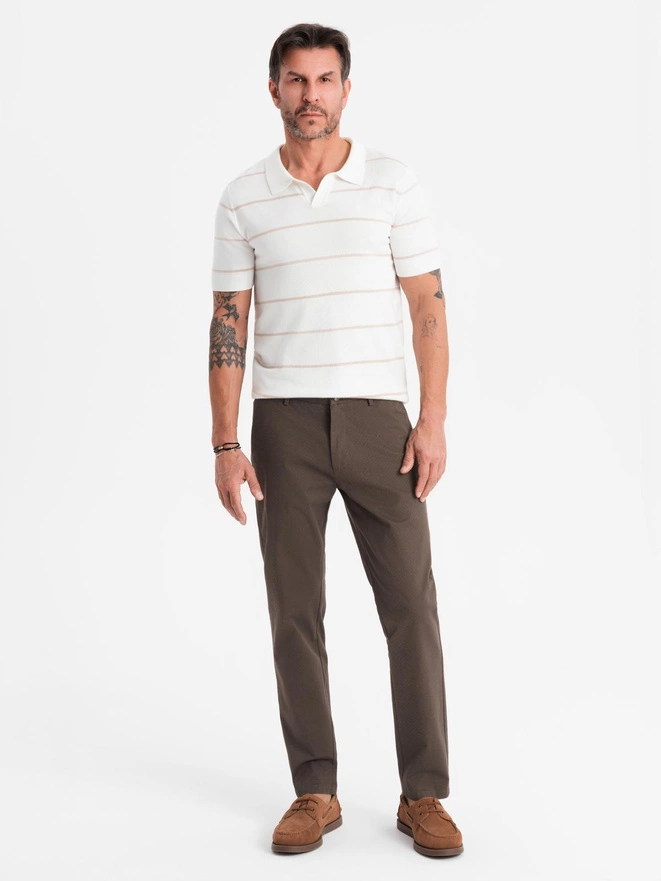 Pánské chino kalhoty REGULAR FIT s jemnou strukturou - hnědé V3 OM-PACP-0184