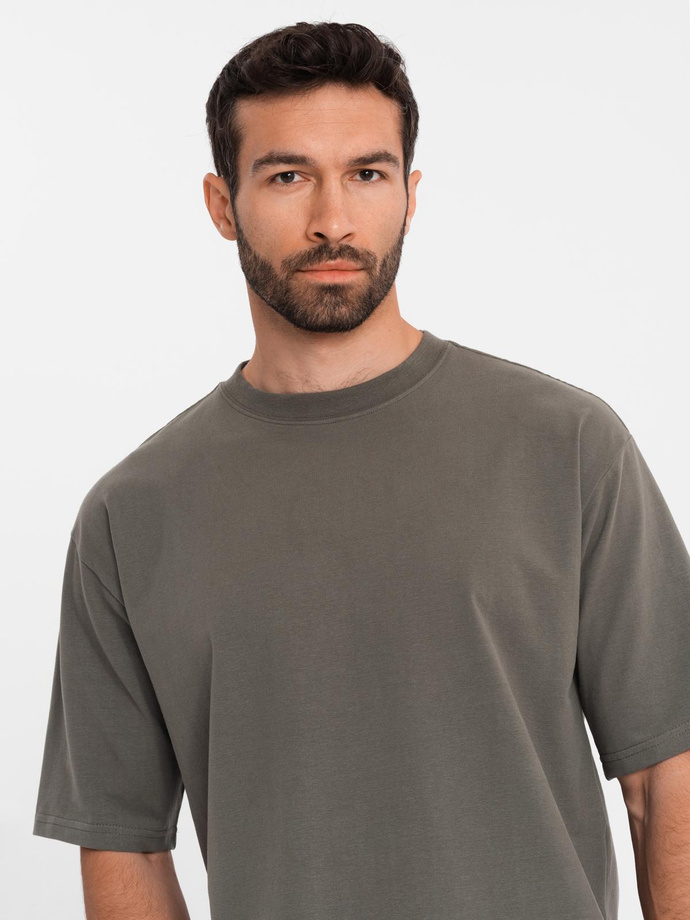 Men's LOOSE FIT cotton t-shirt with round neckline - dark olive V7 OM-TSBC-0234