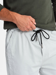 Pantalon sport tricotat pentru bărbați cu pliuri - gri deschis V3 OM-PAJO-0202