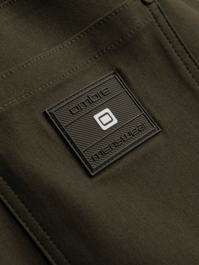 Pantaloni bărbătești REGULAR din stofă cu buzunare cargo - verde-oliv închis V1 OM-PACG-0178