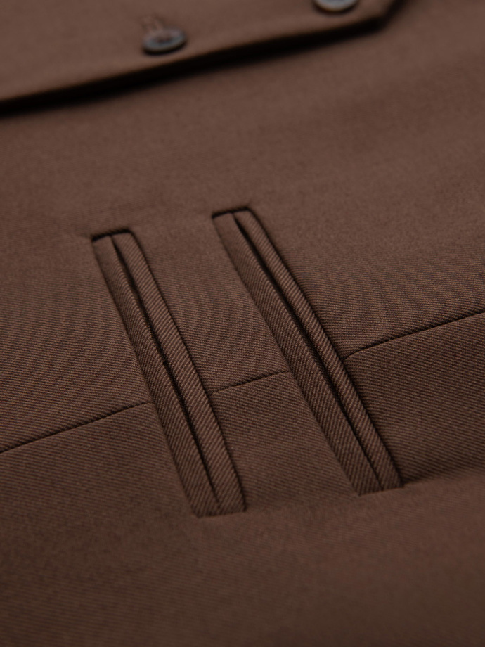 Pánska obleková vesta s klasickými detailmi a podšívkou - hnedá V2 OM-BLZV-0142