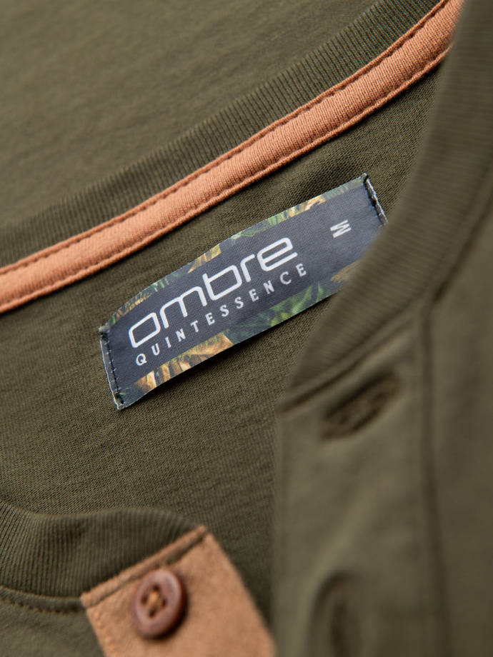 Tricou bărbătesc cu decolteu cu nasturi și căptușeală din piele de căprioară - dark olive V5 OM-TSCT-0206