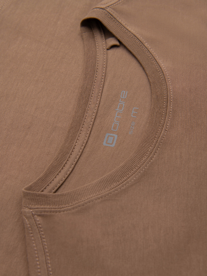 Pánske tričko s mestskou potlačou a dlhým rukávom - svetlohnedé V1 OM-LSPT-0131