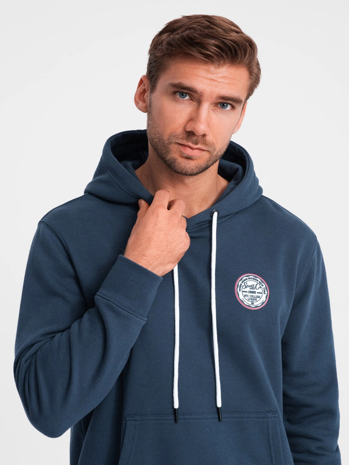 Men's kangaroo sweatshirt with hood and college style patch - navy blue V2 OM-SSNZ-0144