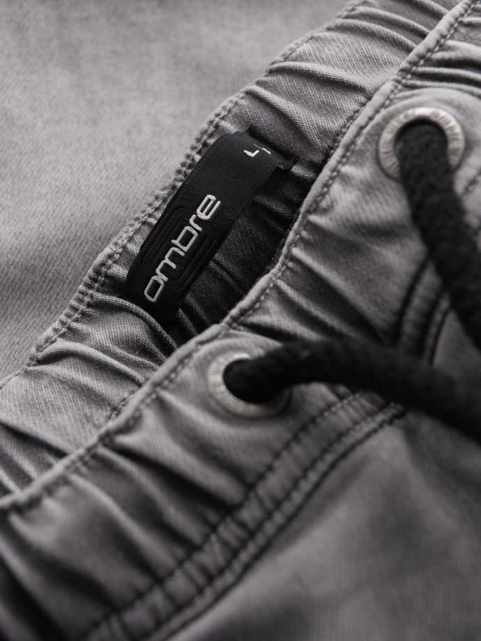 Vyriški džinsiniai trumpi šortai su dekoratyvinėmis siūlėmis - šviesiai pilki V1 OM-SRDS-0135