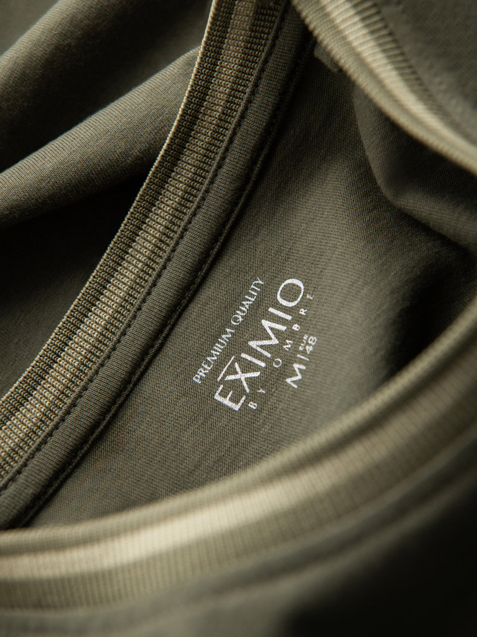 Vyriški medvilniniai marškinėliai ilgomis rankovėmis su dryžuota U formos iškirpte ir siuvinėjimu - alyvuogių V1 OM-LSCL-0128