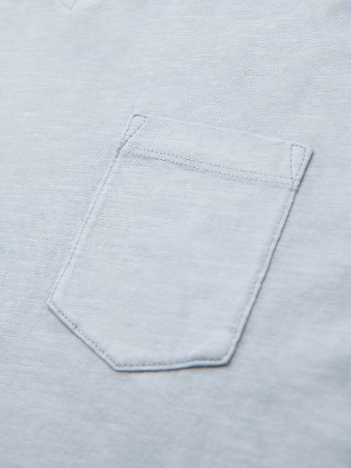 Pánske bavlnené tričko s výstrihom do V a spraným efektom - sivé V8 OM-TSWT-0242