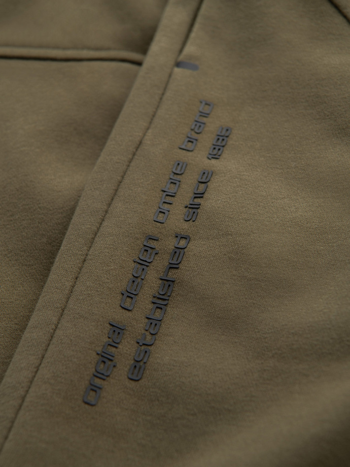 Pánske krátke teplákové šortky s potlačou - olivové V4 OM-SRSK-0138