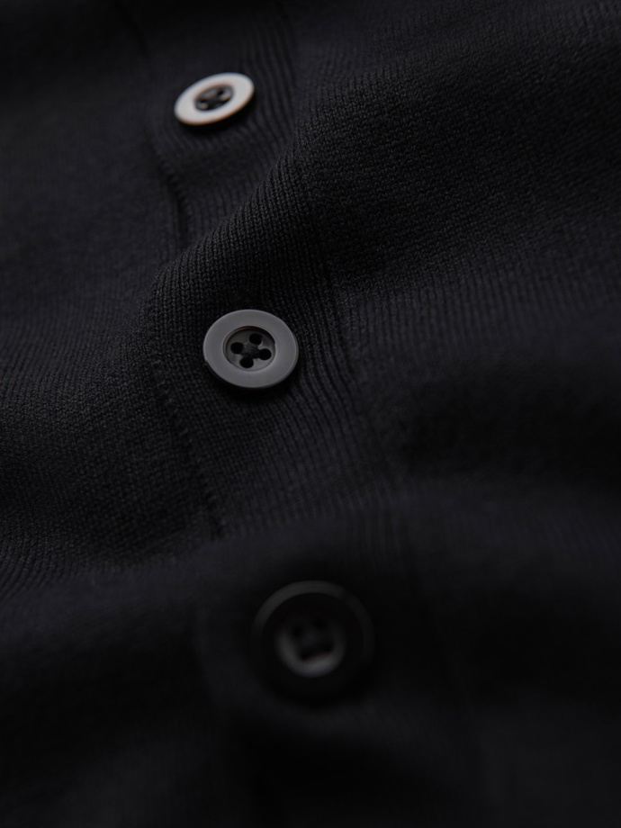 Pánsky jednofarebný pletený sveter z viskózy - čierny V2 OM-SWCD-0126