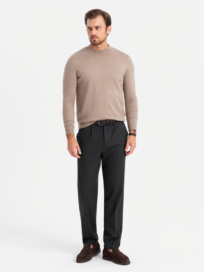 Vyriškas megztas pusilgis golfas su viskoze - tamsiai smėlio spalvos V3 OM-SWTN-0125