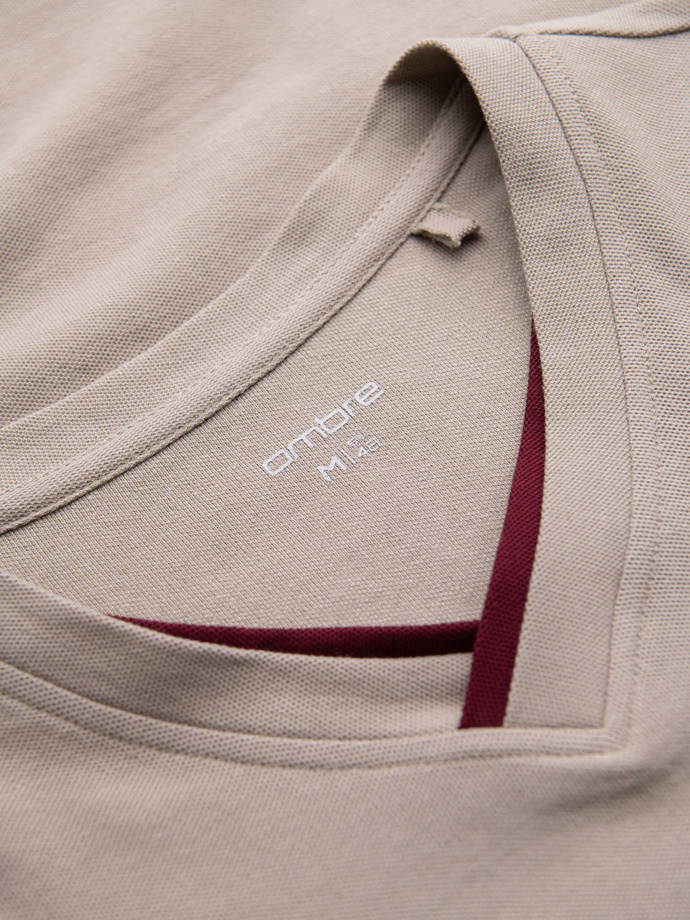 Men's T-shirt with contrasting inserts and v-neck - beige V2 OM-TSCT-0198