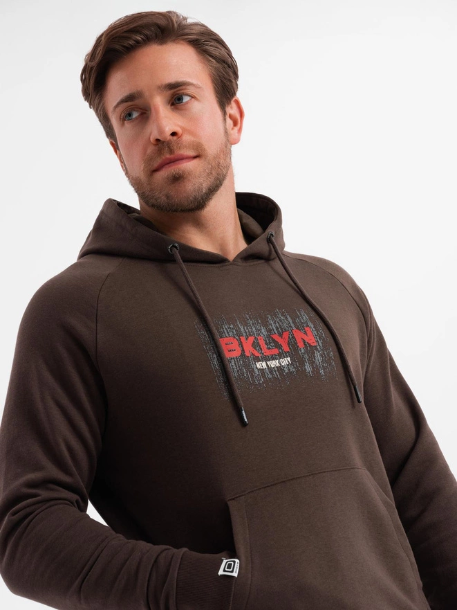 Vyriški klasikiniai marginti marškinėliai su kengūra - tamsiai rudi V2 OM-SSPS-0150