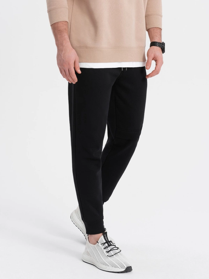 Pánské tepláky s prošíváním a zipem na nohavicích - černé V1 OM-PASK-0147