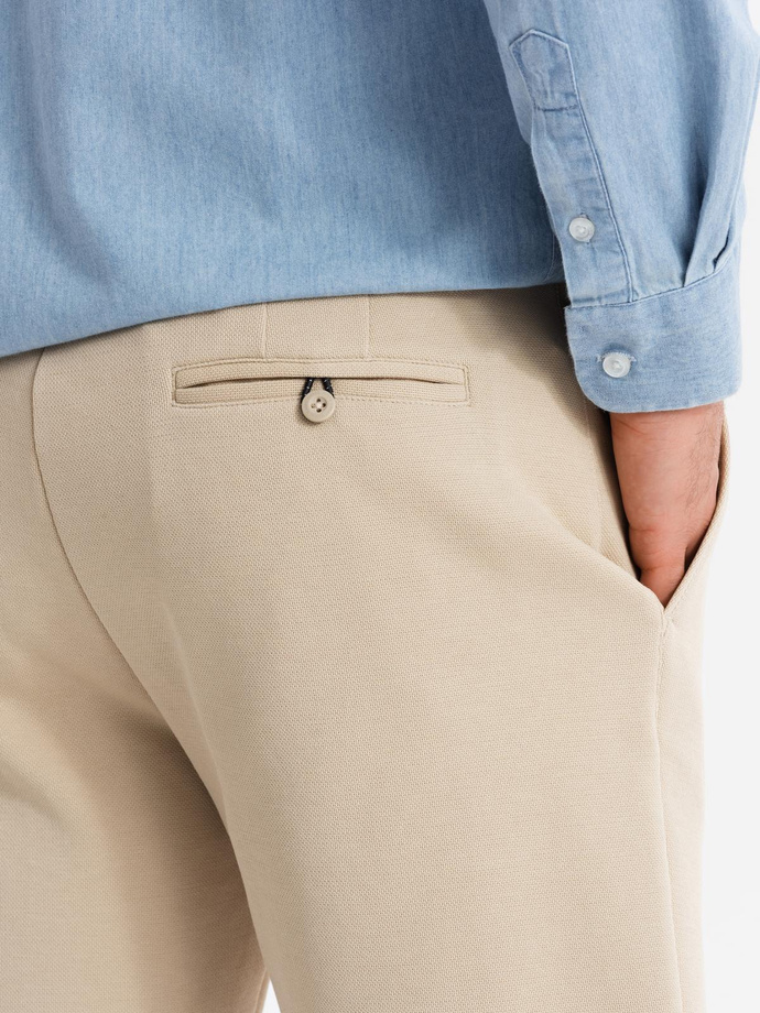 Vyriški trikotažiniai šortai SLIM FIT - smėlio spalvos V3 OM-SRCS-0169