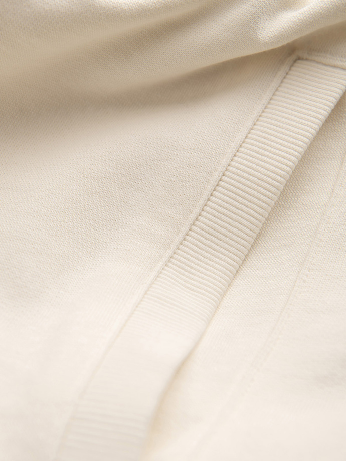 Pánské pletené šortky s lemem a kapsami - krémové V12 OM-SRBS-0139