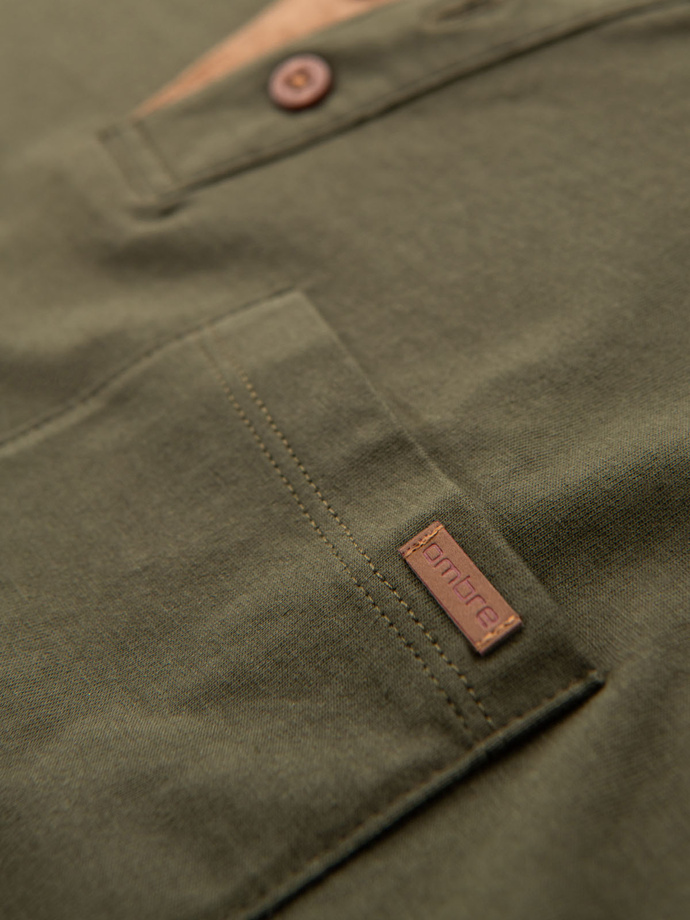 Tricou bărbătesc cu decolteu cu nasturi și căptușeală din piele de căprioară - dark olive V5 OM-TSCT-0206