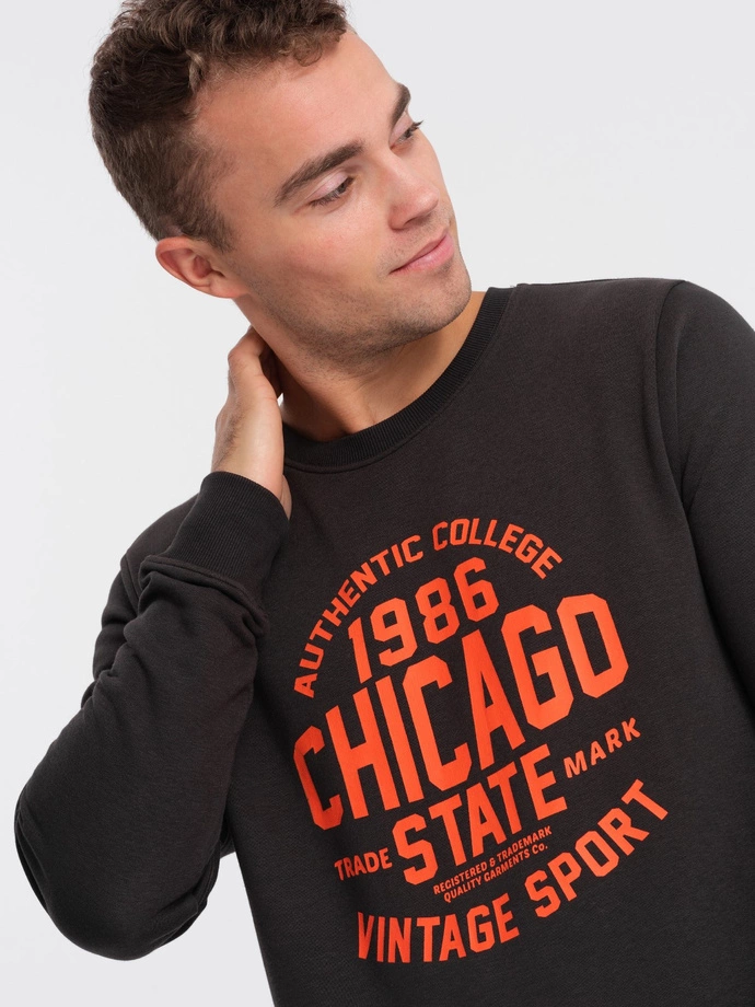 Men's collegiate print sweatshirt - dark brown V2 OM-SSPS-0154