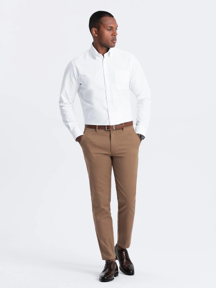 Pánske chino nohavice SLIM FIT s jemnou textúrou - hnedé V2 OM-PACP-0190