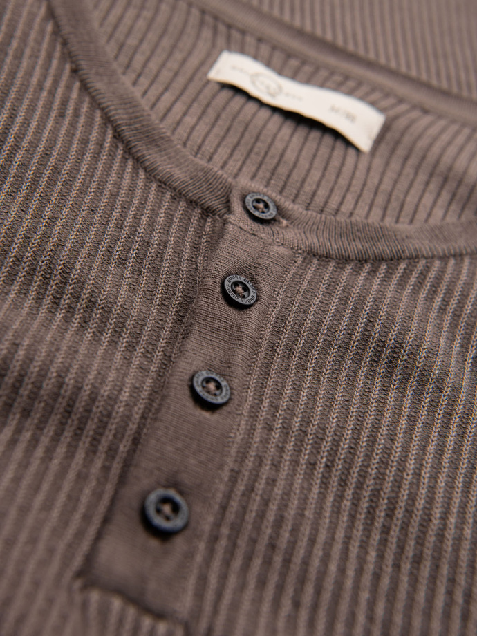 Men's knitted t-shirt with buttons at the neckline - ash V4 OM-TSCT-0254