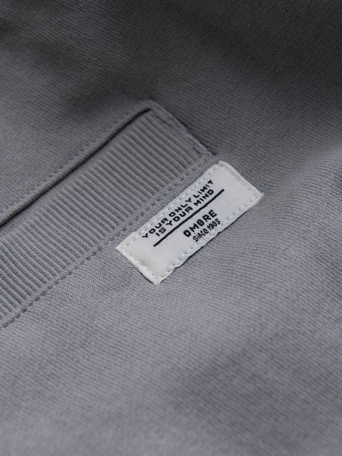 Vyriški megzti šortai su raišteliu juosmenyje ir kišenėmis - pilki V8 OM-SRBS-0139