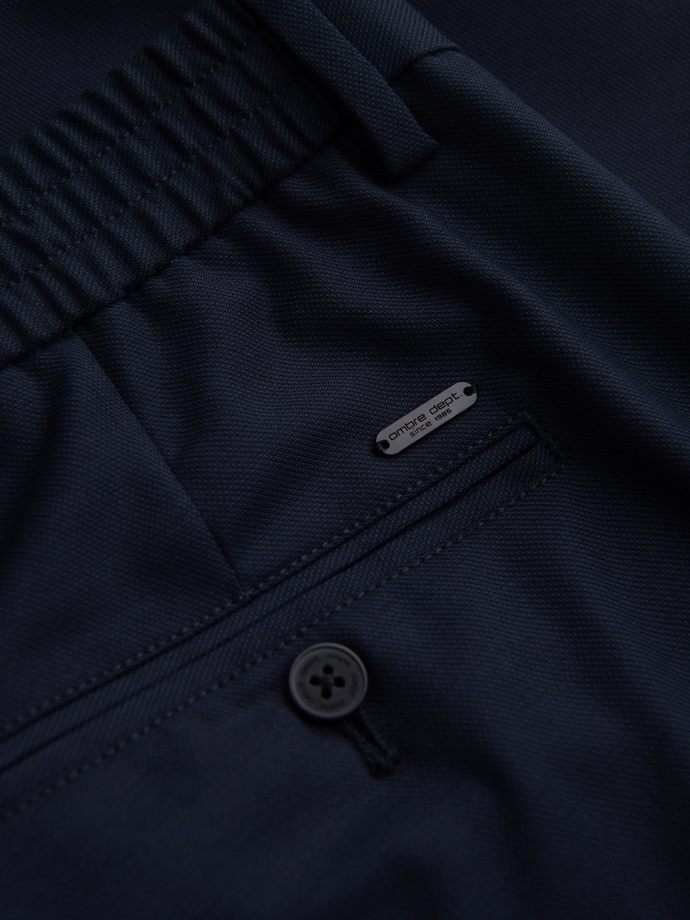 Pánské chino kalhoty s elastickým pasem SLIM FIT - tmavě modré V3 OM-PACP-0157
