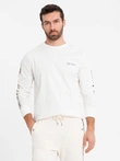 Vyriška medvilninė U formos marškininė su ilgomis rankovėmis, apvadais ir spauda ant krūtinės - laužyta balta V3 OM-LSCL-0127