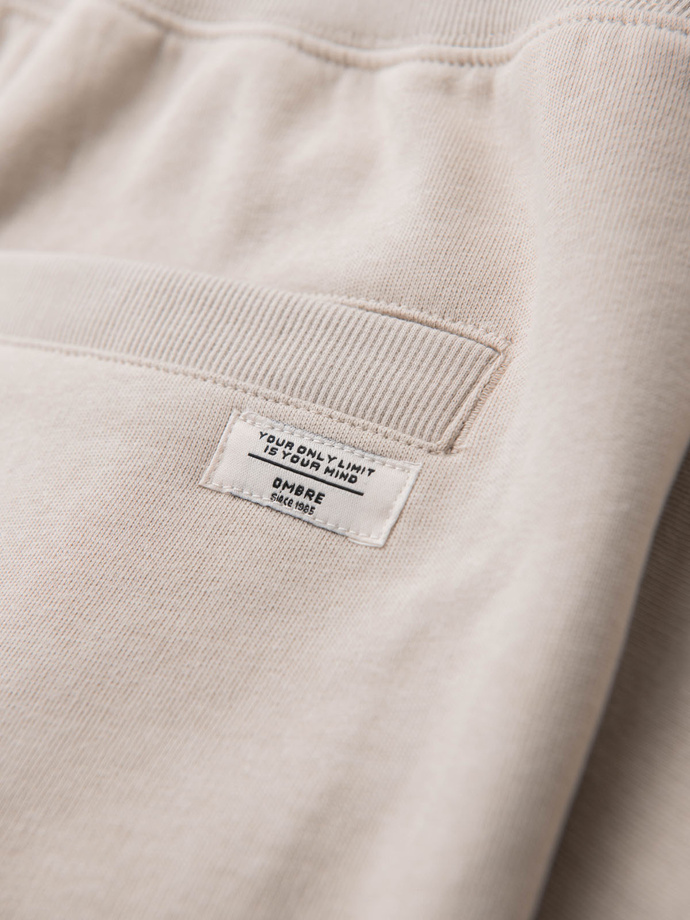 Pánské pletené šortky s lemem a kapsami - světle béžové V1 OM-SRBS-0139