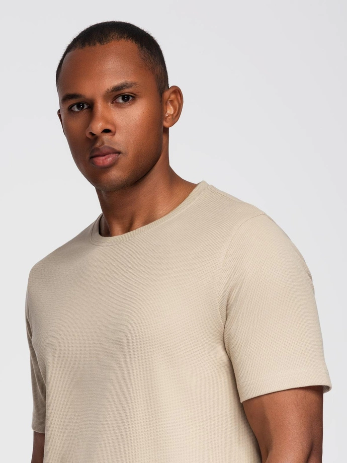 Tricou bărbătesc cu textură waffle și decolteu rotund - nisip V2 OM-TSCT-0197