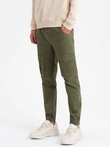 Pantaloni bărbați JOGGERS cu buzunare cargo - olive V18 P886