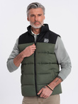 Jachetă matlasată fără mâneci pentru bărbați în culori contrastante - olive V4 OM-JAVJ-0161