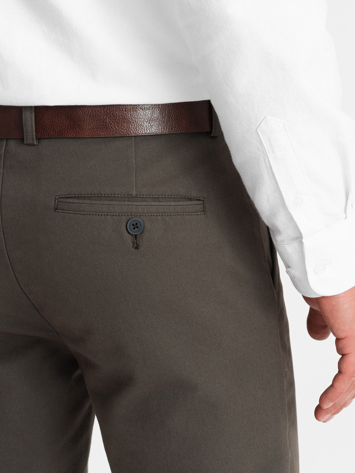 Klasické pánske chino nohavice s jemnou textúrou - khaki V2 OM-PACP-0188