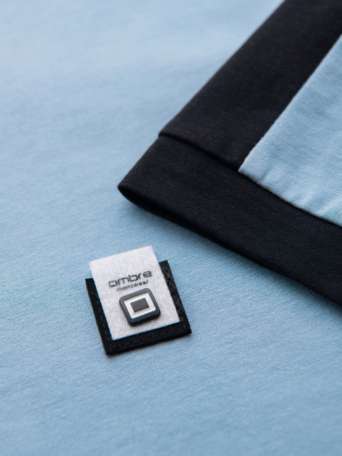 Pánské tričko s kontrastními pruhy - světle modré V3 OM-TSCT-0115