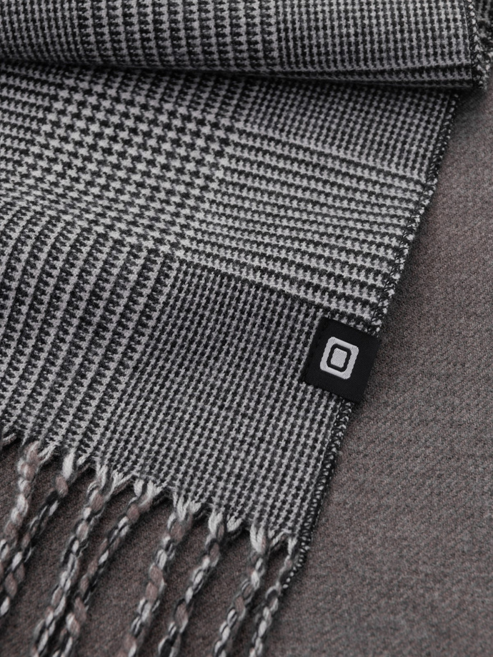 Double-sided men's checkered scarf with tassels - black and white V1 OM-ACSF-0118