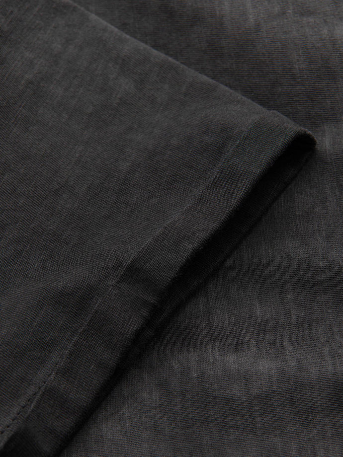 Tricou bărbătesc cu guler în V cu buzunar - negru V6 OM-TSCT-22SS-002