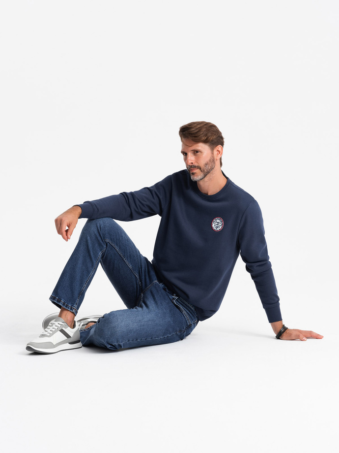 Men's non-stretch sweatshirt with college style patch - navy blue V2 OM-SSNZ-0134