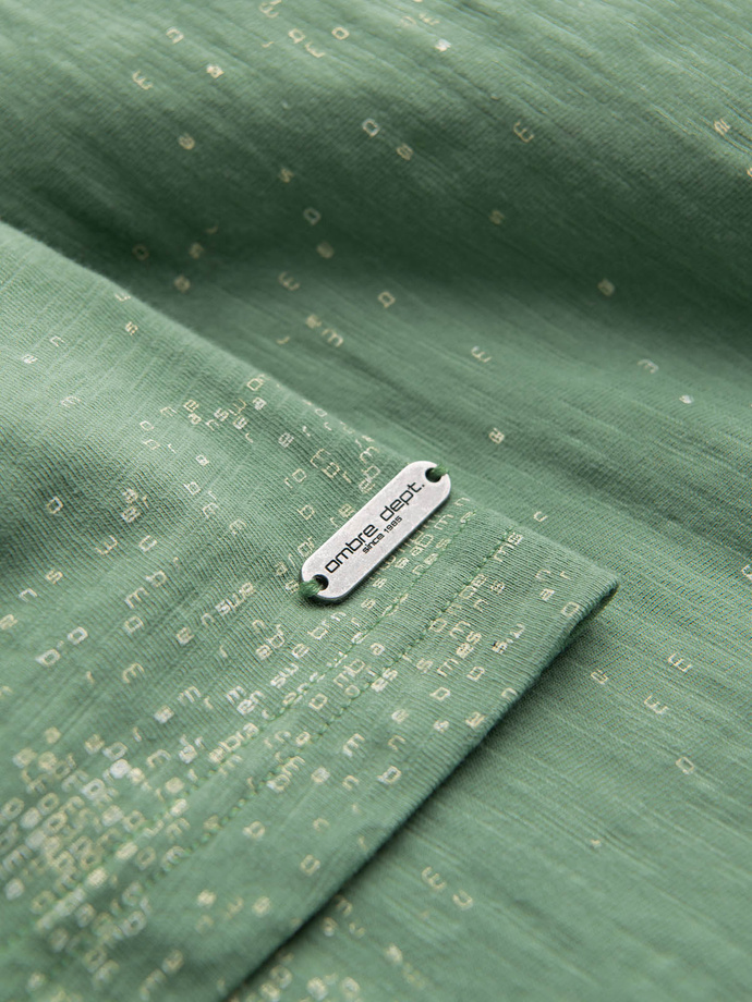 Pánské tričko s celoplošným potiskem a rozsypanými písmeny - zelené V5 OM-TSFP-0179