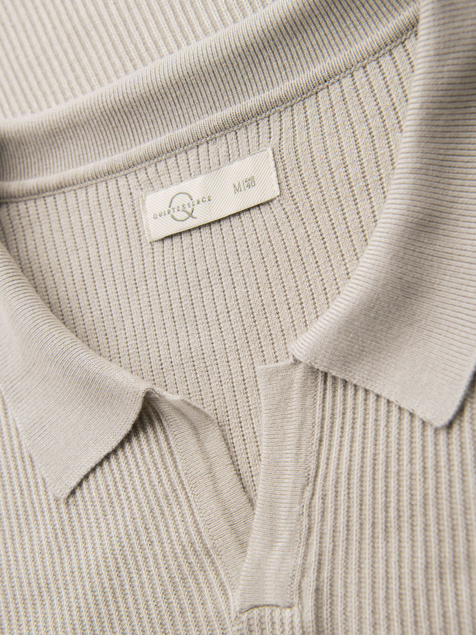 Men's buttonless polo shirt with open collar - light grey V3 OM-POSS-0160