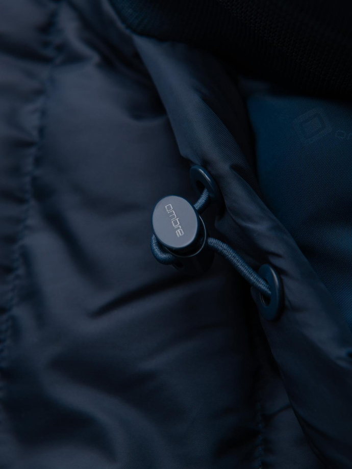 Dygsniuota striukė su gobtuvu ir megztomis rankovėmis - tamsiai mėlyna V2 OM-JALP-0298