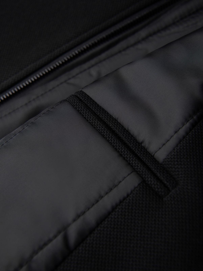 Pánsky vypasovaný štruktúrovaný kabát s vysokým golierom - čierny V1 OM-COWC-0136