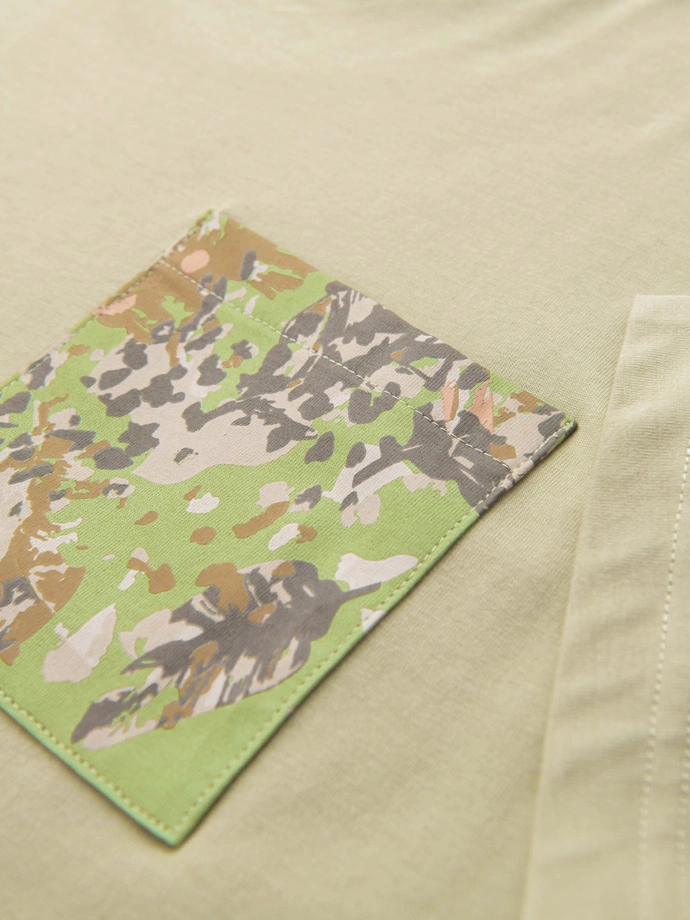 Men's cotton t-shirt with printed pocket - light grey V2 OM-TSPT-0227